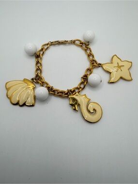 8" Vintage signed Napier Beige Coastal Sea Charm Bracelet in Gold tone metal!
